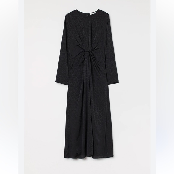 Elegant Black Long Sleeve Dress - Picture 3 of 3